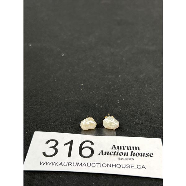 Pair of 14K Gold w/ Genuine Pearls Earrings