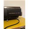 Image 3 : Kodak Carousel Projector & Screen