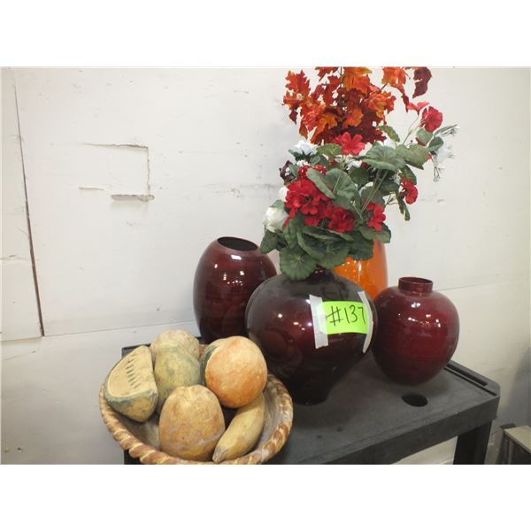 4 Vase's & 1 Table Center Piece