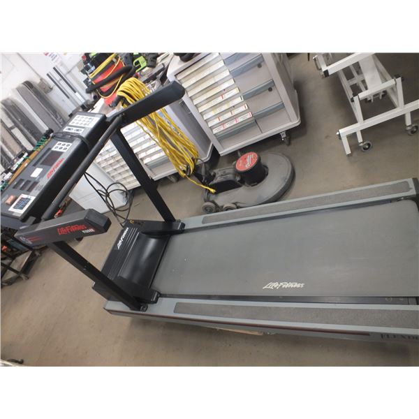 Life Fitness 9100HR Treadmill w/ Incline