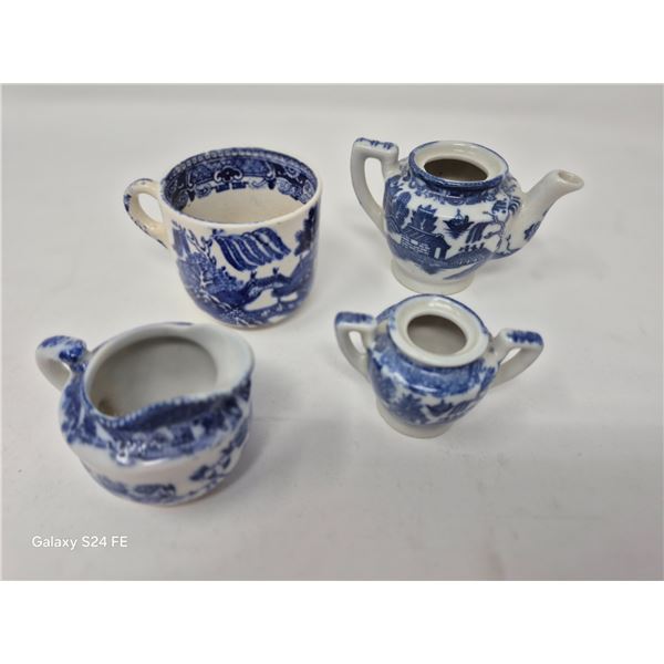 Miniature Blue Willow Porcelain Tea Set (4 pcs)