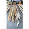 Image 2 : PALLET OF ASSORTED LENGTHS WOOD, TRIM & SIDING