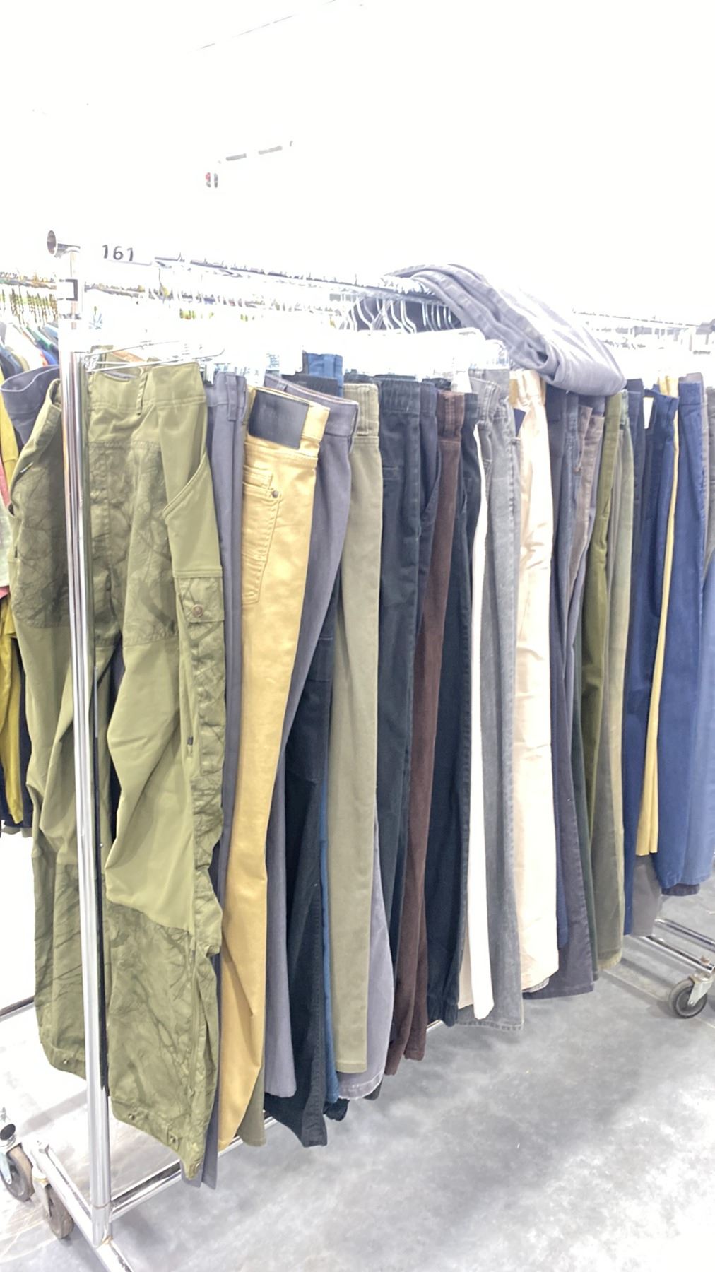 RACK OF ASSORTED WARDROBE CLOTHING *RACK INCLUDED & MUST BE TAKEN ...