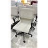 Image 2 : 11 MESH ROLLING OFFICE CHAIRS