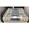 Image 2 : GE STAINLESS STEEL GAS STOVE WITH DUAL BAY ELECTRIC CONVECTION OVEN