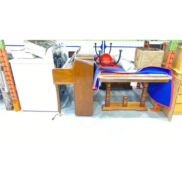 SHELF OF ASSORTED ITEMS INCLUDING; TABLE, PIANO, WASHER & DRYER & MORE