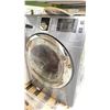 Image 2 : PALLET OF ASSORTED ITEMS INCLUDING; KENMORE ELITE WASHER, SINKS, SKATEBOARD DECK & MORE