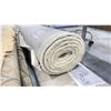 Image 5 : 4 ASSORTED LARGE CARPETS & AREA RUGS