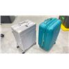 Image 2 : 2 ASSORTED LUGGAGE PIECES