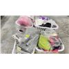 Image 2 : PALLET OF ASSORTED CLOTHING, SHOES & MORE