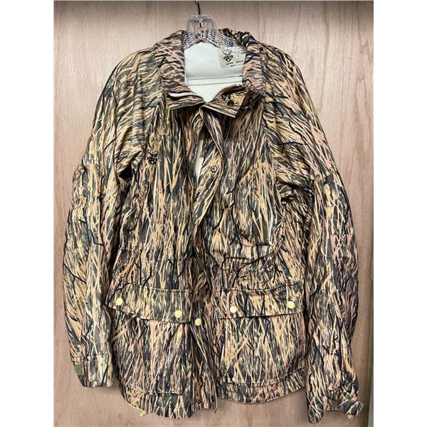 M2D 2XL Hunting coat and Mossy Oak Sz XL Cargo Hunting Pants