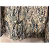 Image 4 : M2D 2XL Hunting coat and Mossy Oak Sz XL Cargo Hunting Pants