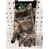 Image 14 : HUNTSHIELD Realtree Xtra Green Camo jacket and 2 pair gloves