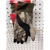 Image 18 : HUNTSHIELD Realtree Xtra Green Camo jacket and 2 pair gloves