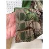 Image 8 : HUNTSHIELD Realtree Xtra Green Camo jacket and 2 pair gloves