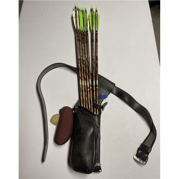 KING Black Vinyl Quiver with arrows