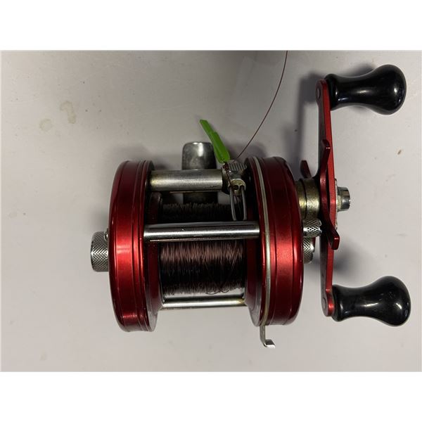 ABU GARCIA 5000 Round Baitcast Reel