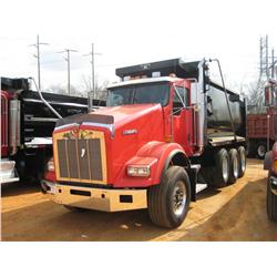 2005 KENWORTH T800 TRI-AXLE DUMP