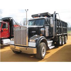 2001 KENWORTH W900 TRI-AXLE DUMP
