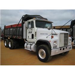 1999 IH/PAYSTAR 5000 T/A DUMP