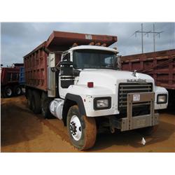 1996 MACK RD688S TRI-AXLE DUMP