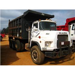 1988 MACK DM 685S TRI-AXLE DUMP