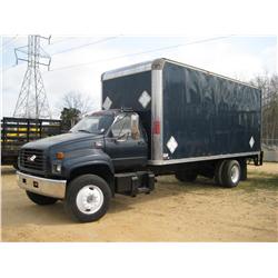 2000 GMC 7500 VAN TRUCK