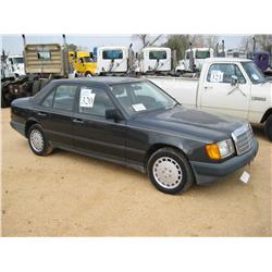 1989 MERCEDES 260E 4 DOOR SEDAN