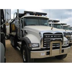 2008 MACK GU713 TRI-AXLE DUMP