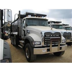 2008 MACK GU713 TRI-AXLE DUMP