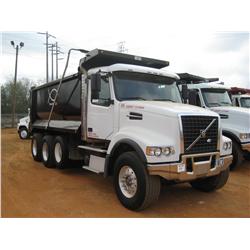 2006 VOLVO TRI-AXLE DUMP