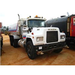 1986 MACK R686ST T/A WATER TRUCK