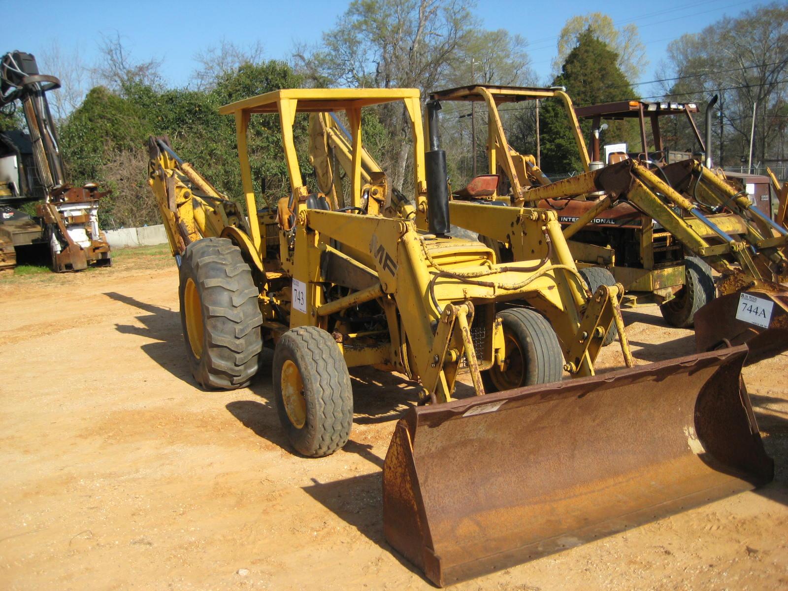MASSEY FERGUSON 30B LOADER BACKHOE - J.M. Wood Auction Company, Inc.