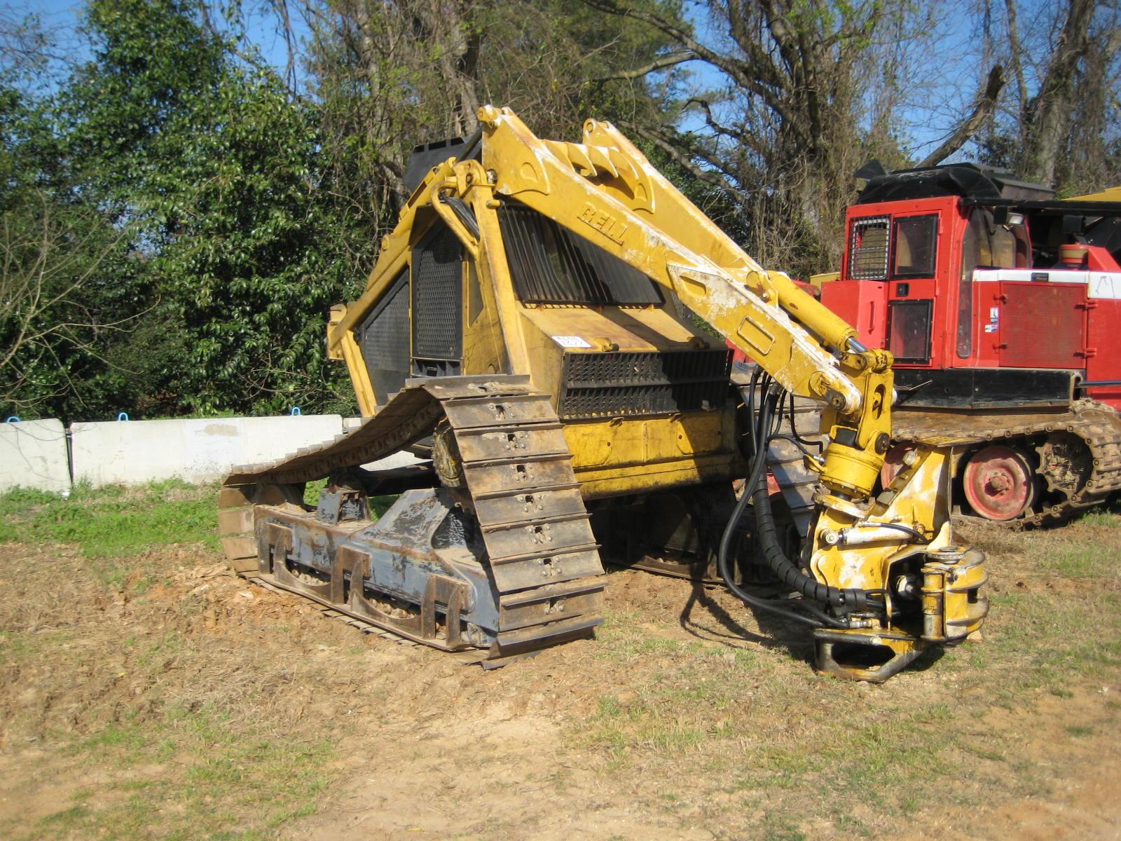 BELL SAW FELLER BUNCHER