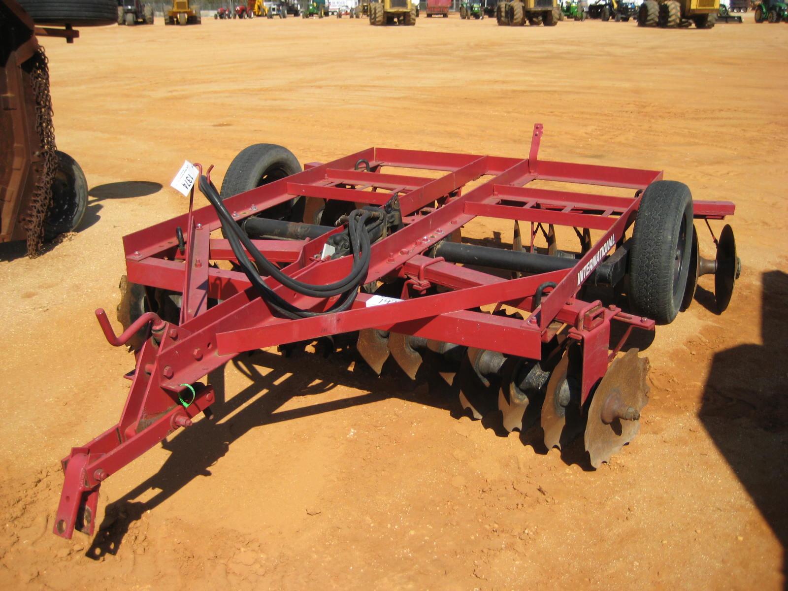 INTERNATIONAL 8' DISC HARROW