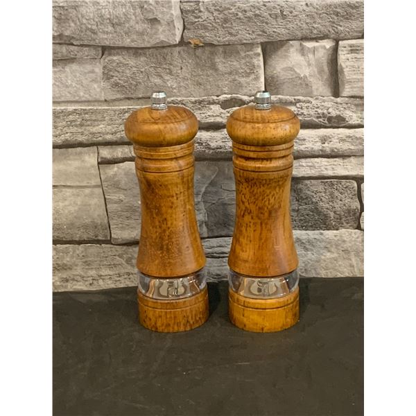 Salt & Pepper Shaker Set