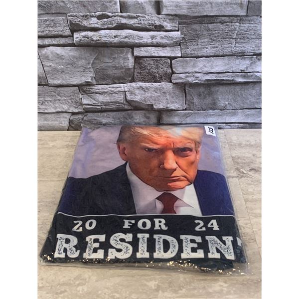 Novelty T-Shirt - Trump Mugshot - Size: 2XL - Blue with Coloured Mugshot