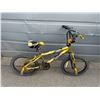 Image 2 : Avigo BMX Bike with Gyro