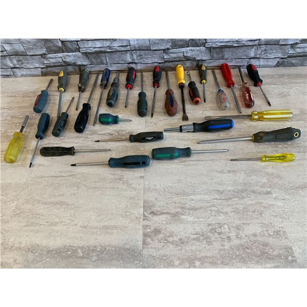 Lot of 29 Assorted Screwdrivers