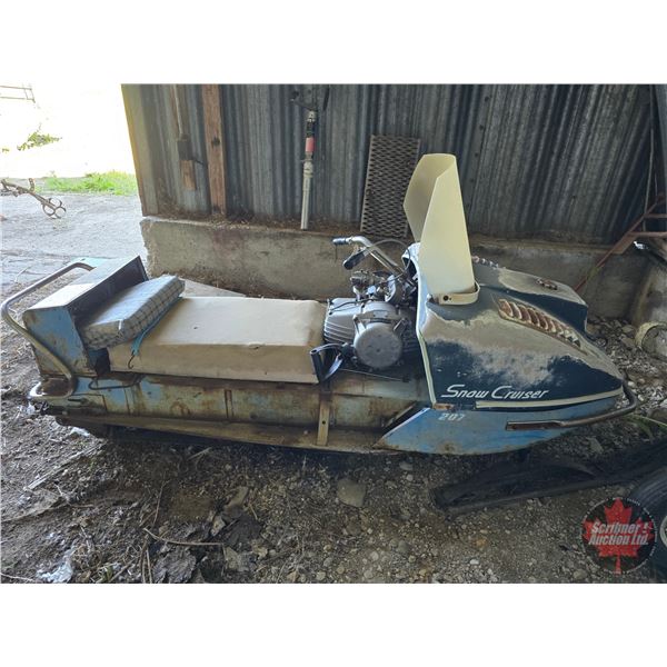 Snow Cruiser : 207 Snowmobile : VIN #C22445 (Turns over / Has Compression / Not Running)