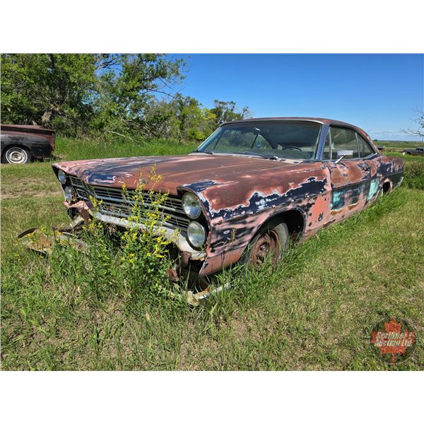 Classic Car : 1967 Ford : 2 Door Hardtop (Not Running - Project)