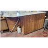 Image 1 : Customer Service Counter (90 Degree) (Formica Top) (40"H x 100"W x 76"D)