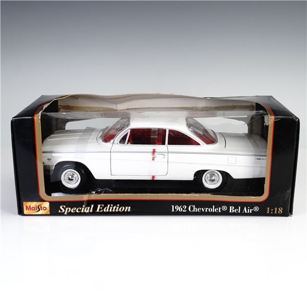 Maisto 1:18 Die-Cast Car, 1962 Chevrolet Bel Air Special Edition