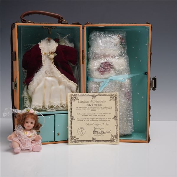 2pc Show Stoppers Dolls, Pia & Trudy's Holiday with Trunk