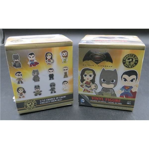 2 New Batman VS Superman Mystery Mini Vinyl Figures