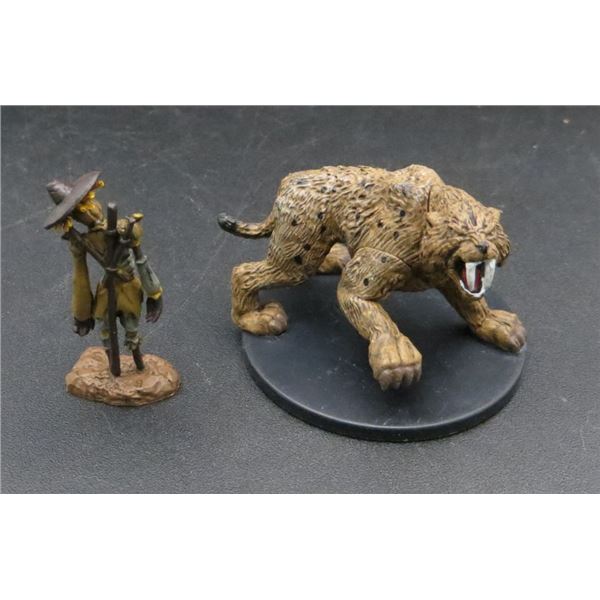 2 D&D Pre-Painted Mini Figures Smilodon & Scarecrow