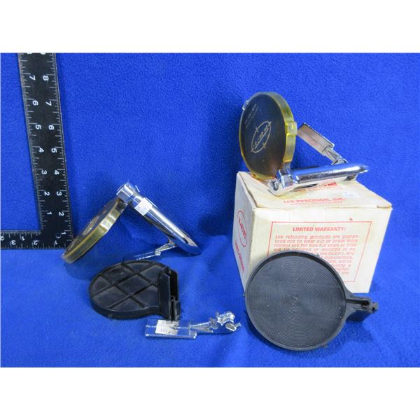 2 Lee Auto-Prime Hand Priming Tools with 4 Primer Trays & 2 Lids