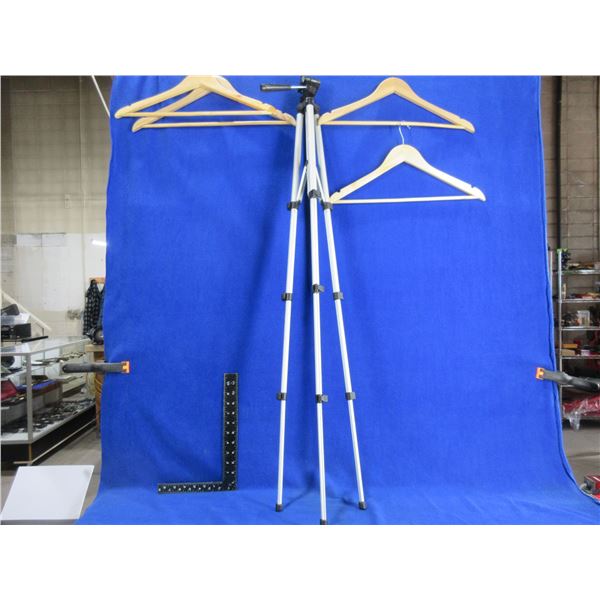 Unknown Spotting Scope/Camera Tripod with Bubble Level - 16" to 44"