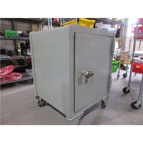 Meilink Safe - PICK UP ONLY - Outside Dimensions - 24 1/2" Wide x 22" Deep x 32" High