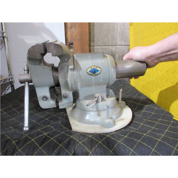 Great Wall Multi-Purpose Double Swivel 5" Bench Vise - PICK UP ONLY